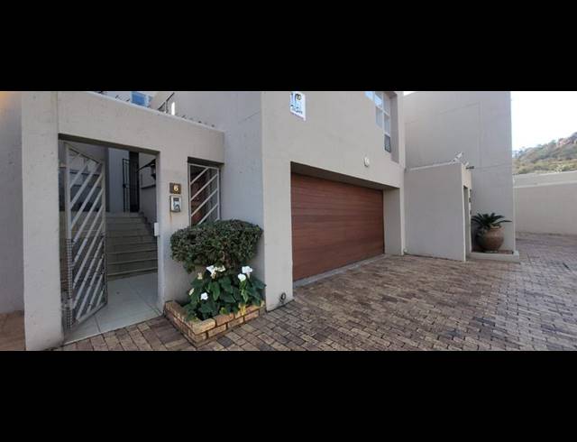 3 BEDROOM TOWNHOUSE FOR SALE IN BASSONIA